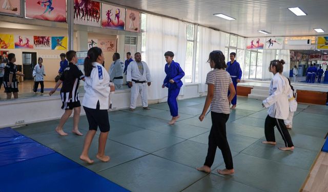Efelerli Çocuklara Hem Spor Hem Geleceğe Yatırım İmkanı