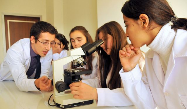 Bornova'da Yaz Tatili Bilimle Renkleniyor