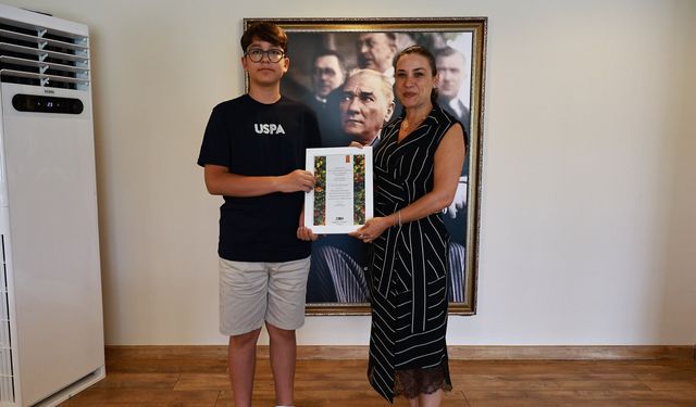 Efes Selçuk'un Gururu Emirhan Kaptan'a TEMA Vakfı Bağışıyla Tebrik