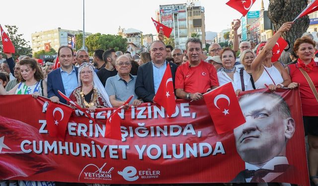 Efeler'de 30 Ağustos Coşkusu Kentin Dört Bir Yanına Taşındı