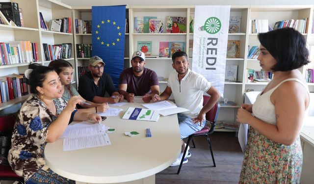 Konak'ta Roman Gençlere CV ve Kariyer Yönetimi Eğitimi