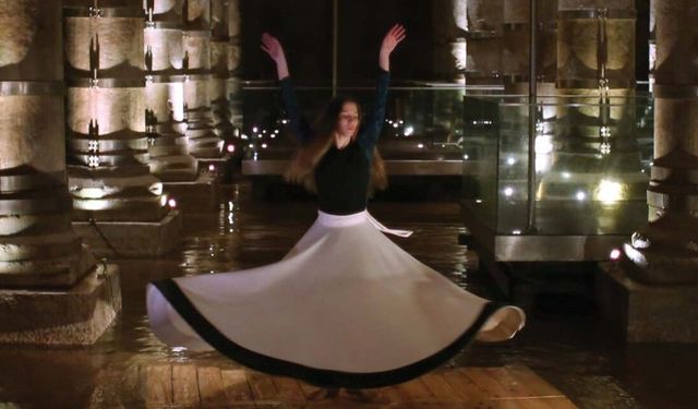 Su, Hareket ve Hafıza: Julie Chaffort'tan "Suya Yazı Yazmak" İzmir'de