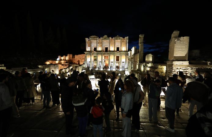Efes Antik Kenti'nde Gece Müzeciliği Başladı