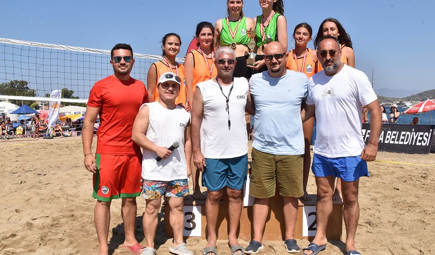 Yenifoça'da Plaj Voleybolu Heyecanı