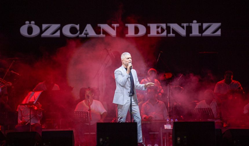 Çim Konserleri'nde Özcan Deniz Rüzgarı