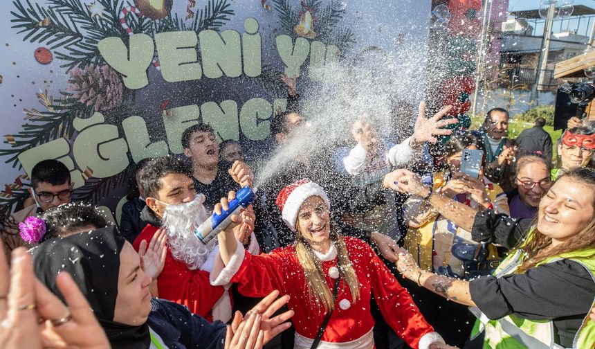 Konak Engelsiz Yaşam Köyü'nde Yeni Yıl Partisi