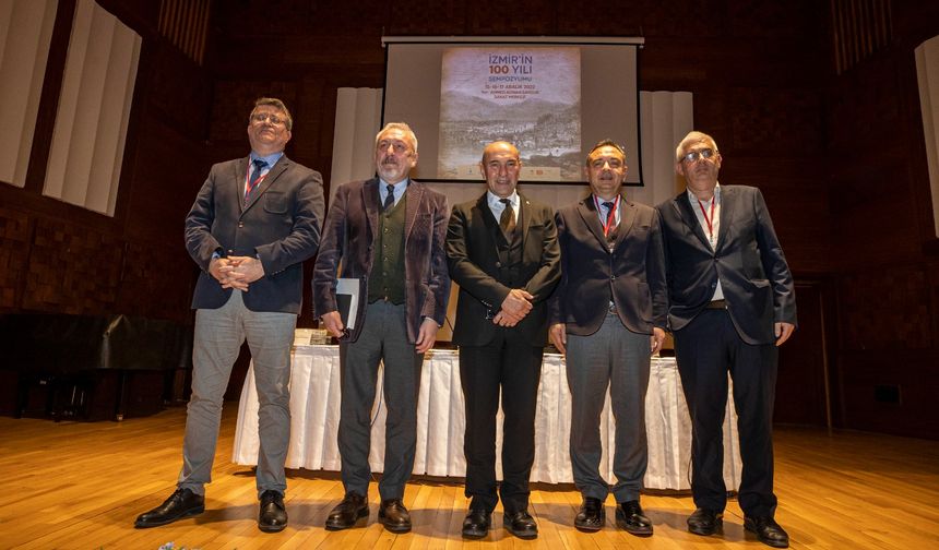 "İzmir'in Yüz Yılı"nda İşgal, Kurtuluş ve Barış Konuşuldu