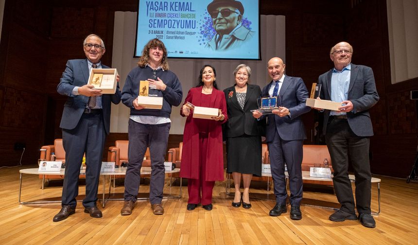 Yaşar Kemal'in 'Bin Bir Çiçekli Bahçesi' Kapılarını Açtı