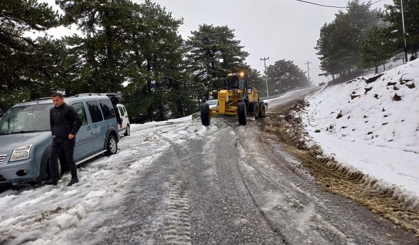 Aydın'da Yüksek Kesimlere Yılın İlk Karı Yağdı