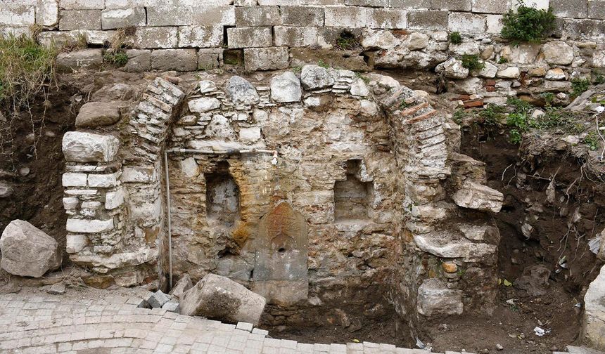 Kuşadası'nın Tarihi Çeşmeleri Restore Ediliyor