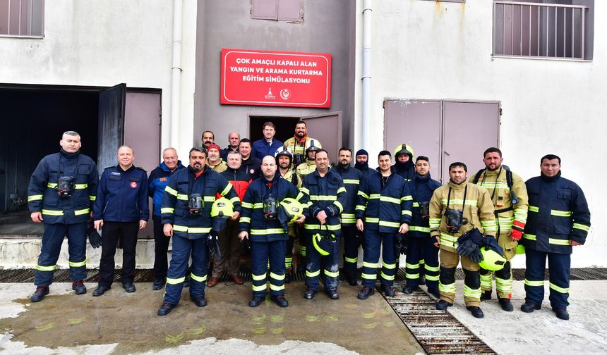 İzmir İtfaiyesi Bir Yılda 12 Bin 500 Kişiye Eğitim Verdi