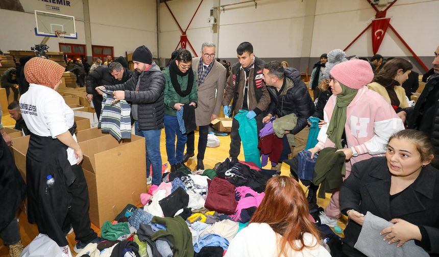 Gaziemir'den Depremzedelere Eşya Yardımı