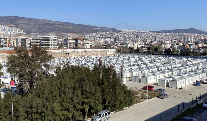 İzmir'deki 'Konteyner Kent' Depremzedelere Hazırlanıyor