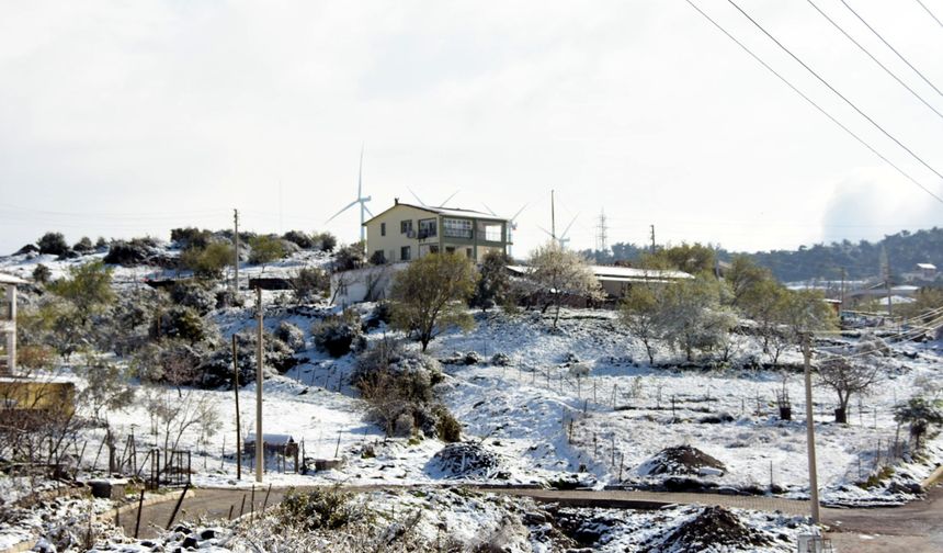 İzmir'in Yüksek Kesimlerine Kar Yağdı