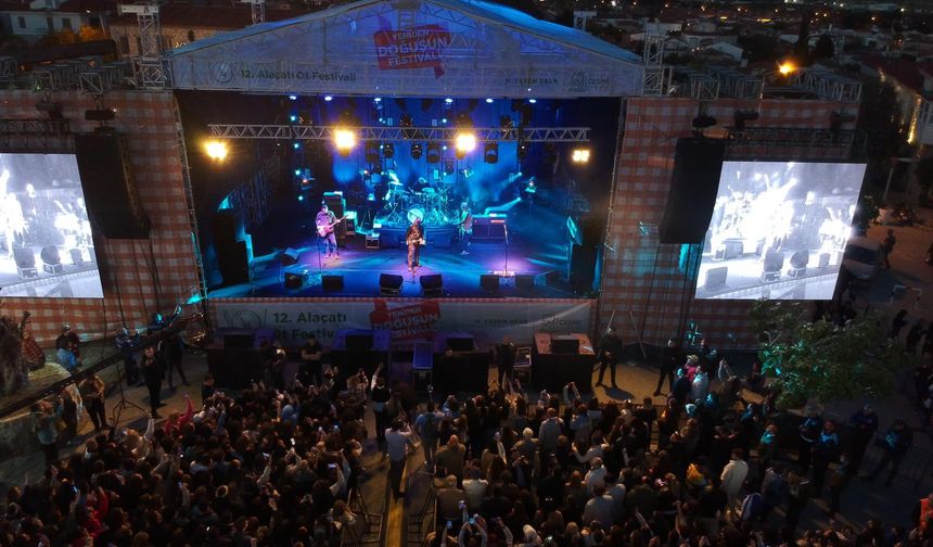 Alaçatı Ot Festivali'nde Duman İzdihamı