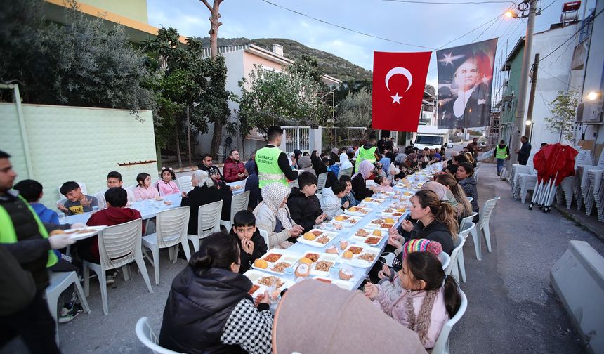 Başkan Sandal Depremzedelerle İftarda Buluştu