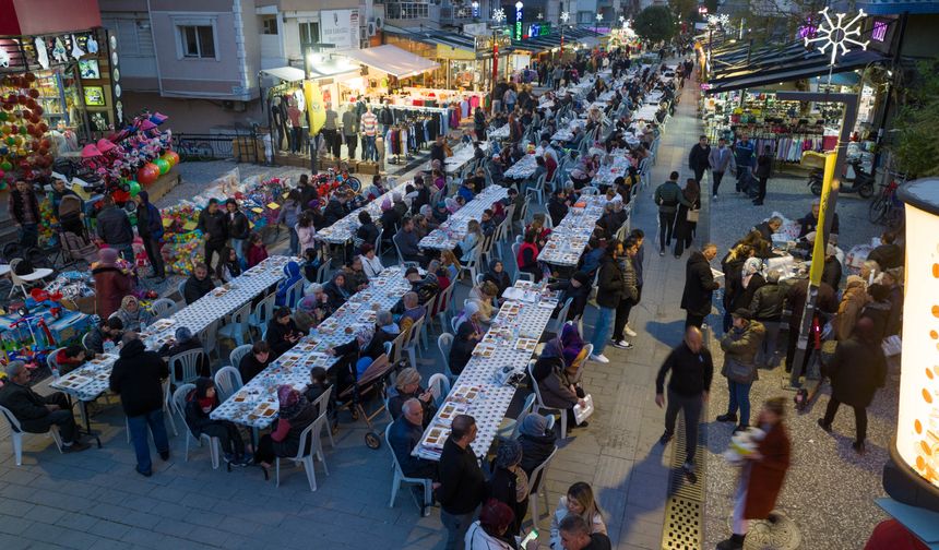 Buca'da Kentin Kalbinde İftar Sofraları Kuruldu