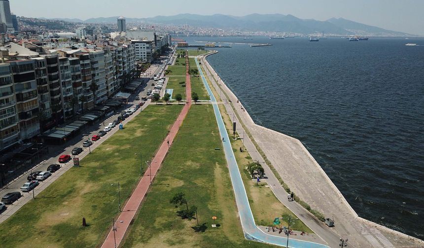 Sıcaklık Uyarısı Yapılan İzmir'de, Kordon Boş Kaldı