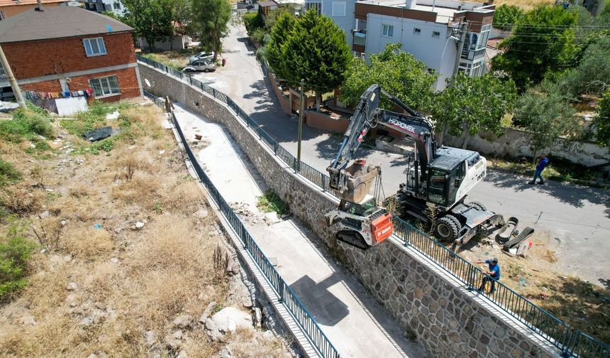 Dikili'deki Sülüklü Deresi Temizlendi