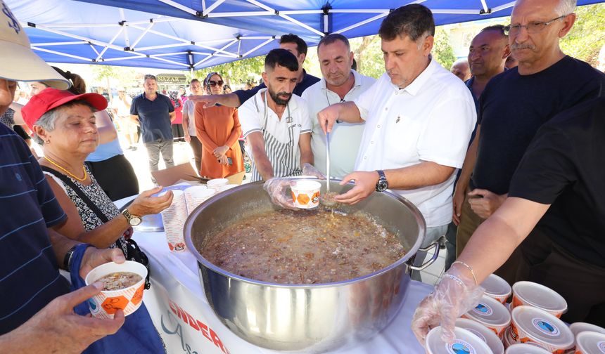 Aşure Etkinliği Menderes'te Binleri Buluşturdu