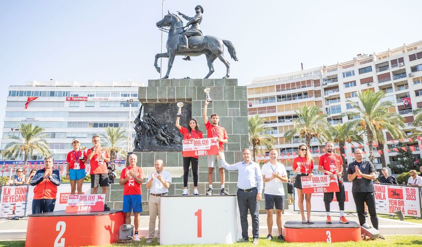 İzmir Yarı Maratonu'nda 9 Eylül Coşkusu