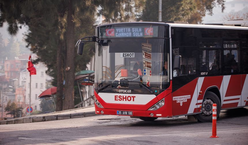 Atatürk'ün Sözleri İzmir'de Otobüsleri Süsledi