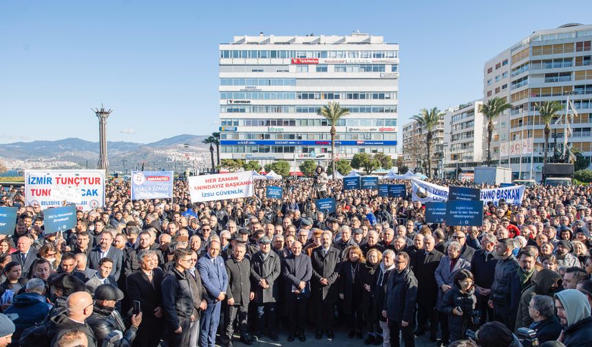 Soyer'den Miting Gibi Toplu Açılış Töreni