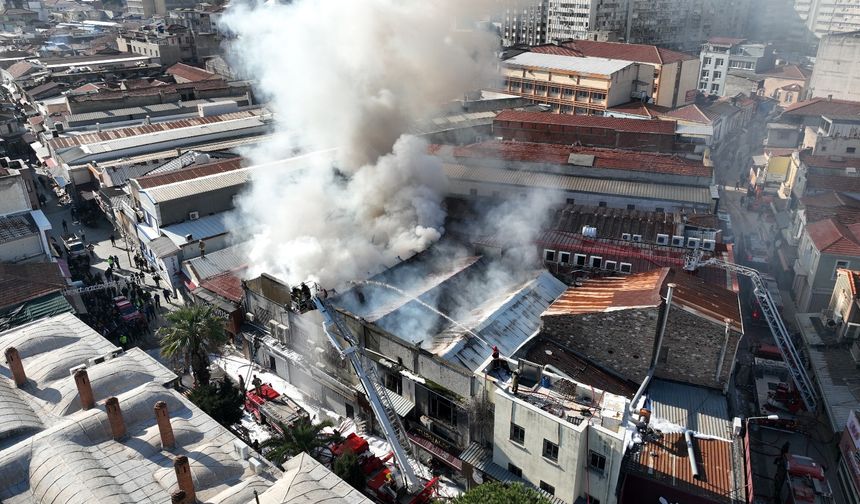 Kemeraltı'ndaki Yangına 6 Dakikada Müdahale