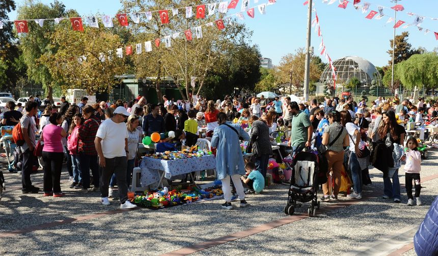 Karşıyaka'da Sevgililer Günü Pazarı