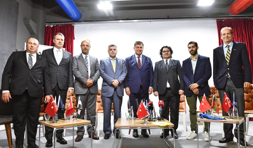 Ege'nin İki Yakası Voleybol Turnuvasında Buluşuyor