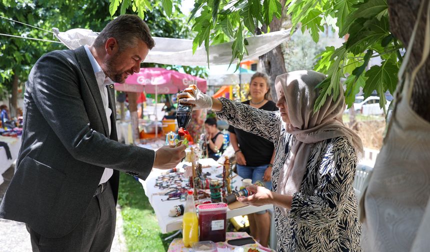 Buca'da Üretici Kadın Pazarı'na Yoğun İlgi