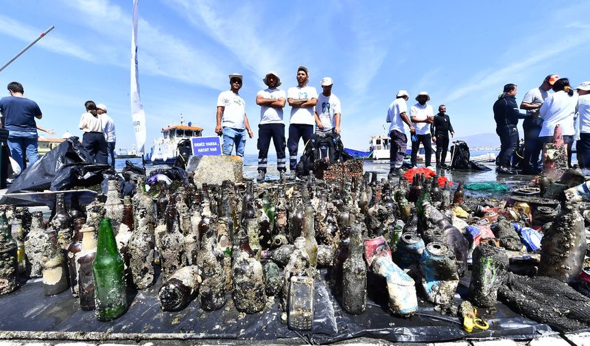 İzmir Körfezi'nde Dip Temizliği Yapıldı