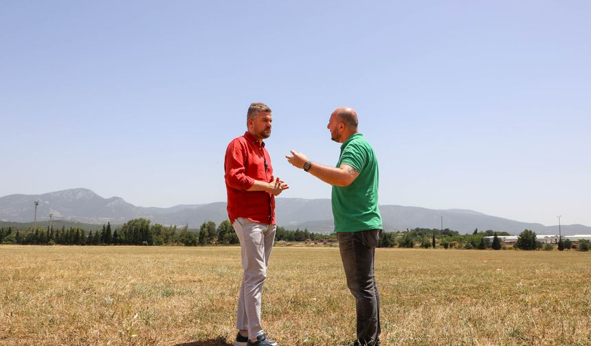 Bucalı Hayırsever Aileden Belediyeye Tarla Bağışı