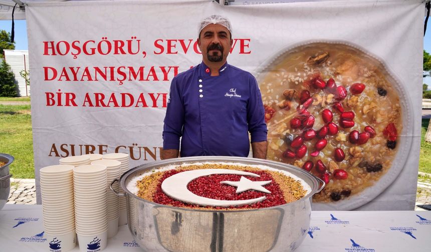 İzmir Büyükşehir Üç Noktada Aşure Dağıttı