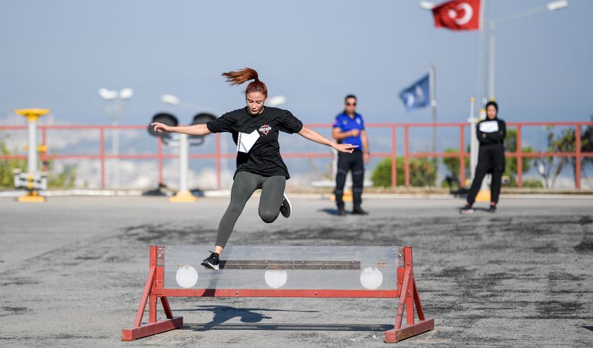 İzmir'de Zabıta Memuru Adaylarının Zorlu Sınavı