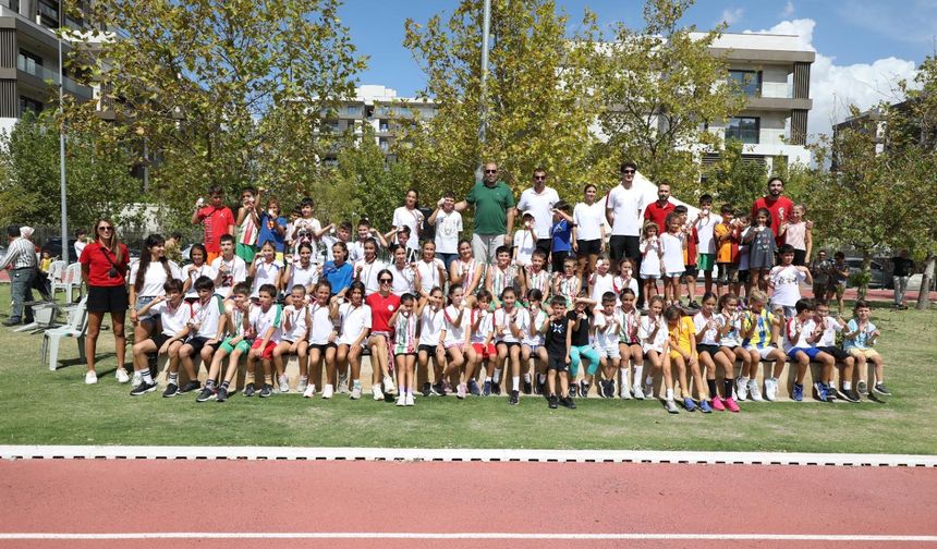 Karşıyakalı Çocuklar Atletizm Şenliğinde Buluştu