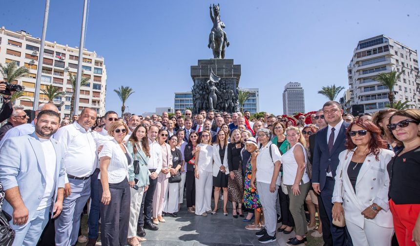 CHP İzmir'den 9 Eylül Kutlaması