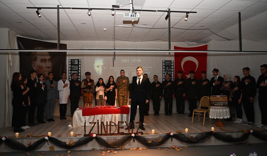 Kuşadası'nda Lise Öğrencilerinden Atatürk Anısına Özel Program