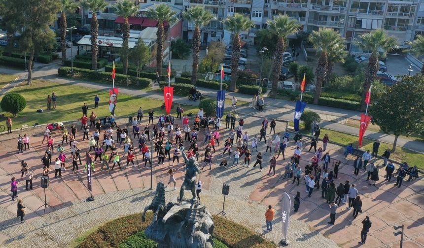 Konaklı Kadınlar Açık Havada Zumba ile Stres Attı