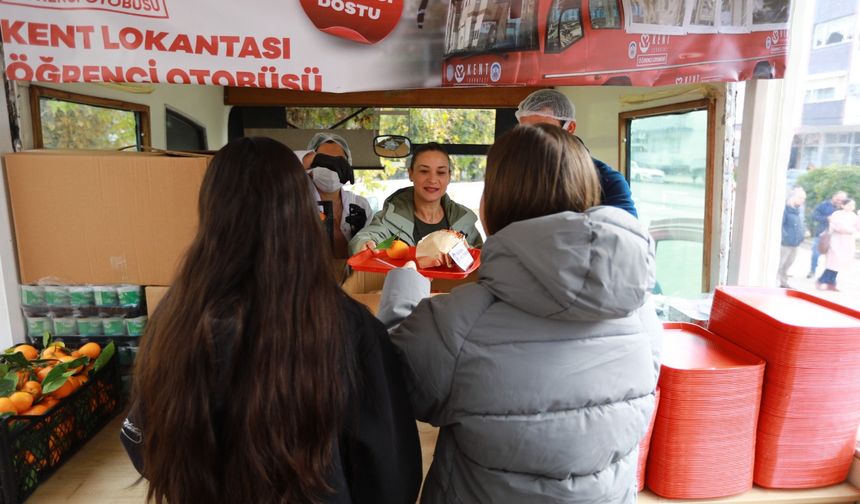 Efes Selçuk'ta Öğrenci Otobüsü Büyük İlgi Gördü