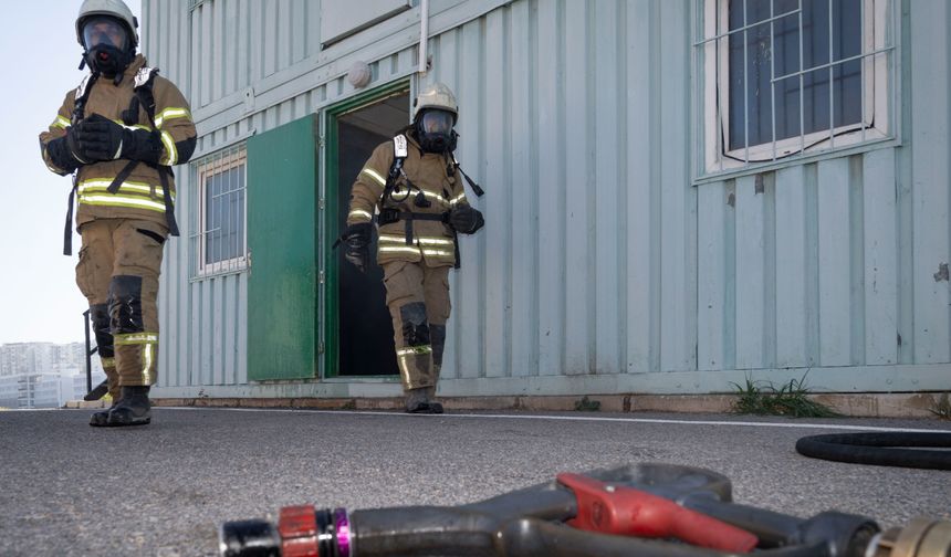 İzmir İtfaiyesi'nden Baca, Soba Yangınları ve Zehirlenmelere Karşı Uyarı