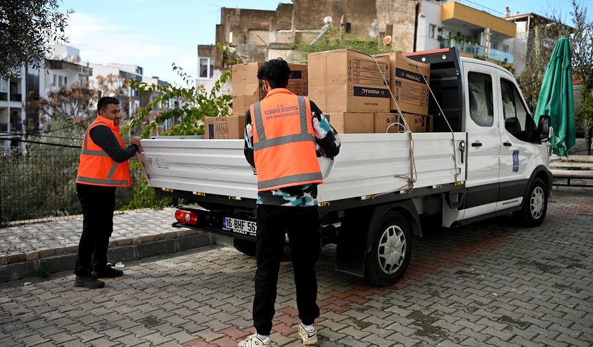 Kuşadası Belediyesi'nin Kış Desteği Soba Yardımı ile Sürüyor