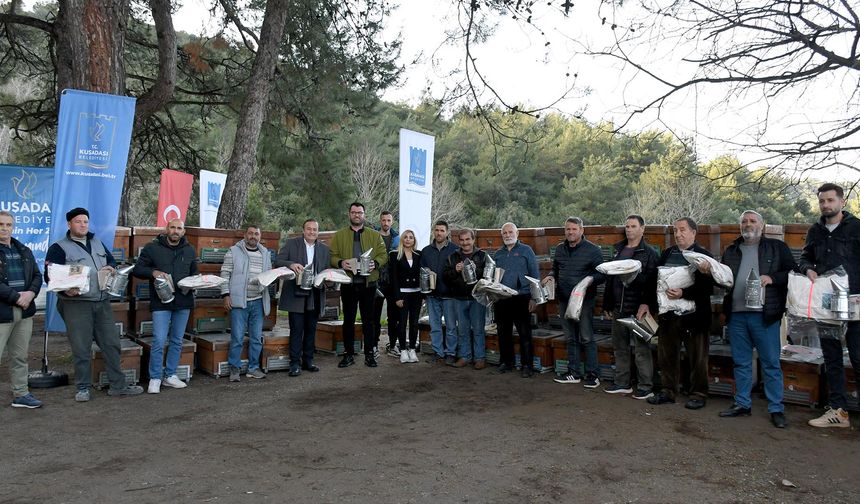 Kuşadası'nda Arıcılara Malzeme Desteği