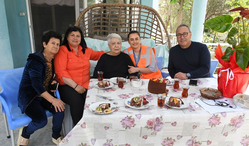 Kuşadası Belediyesi'nden Sürpriz 80'inci Yaş Kutlaması