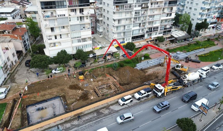 Karşıyaka Yeni Girne Üst Geçidi Hızla İlerliyor