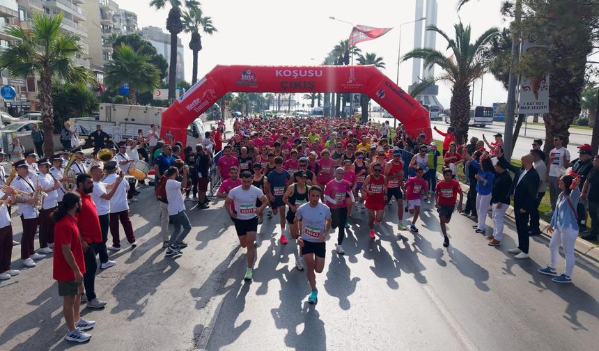 Karşıyaka'da Binler Zübeyde Hanım'a Koştu