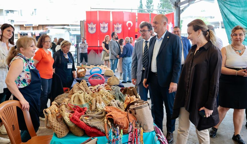 Konak'ta Kadın Emeği Değer Buluyor: El Emeği Pazarı Açıldı