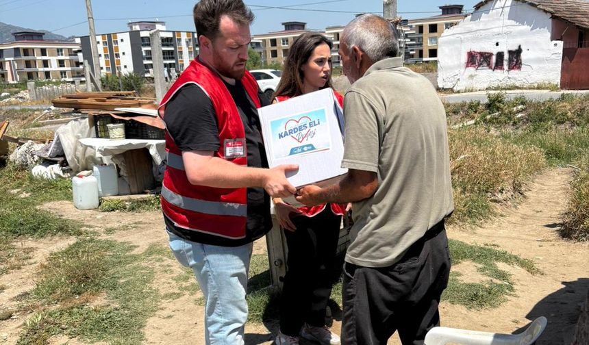 Efeler'de Dayanışmanın Adı: Kardeş Eli Projesi