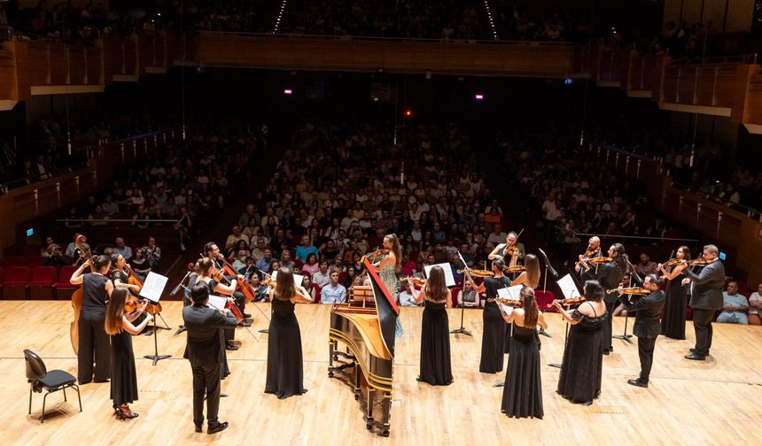İzmir Oda Orkestrası Gönüllerde Taht Kuracak