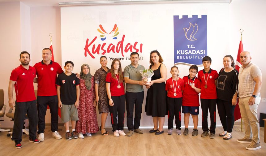 Başarılı Güreşçilerden Başkan Günel'e Ziyaret